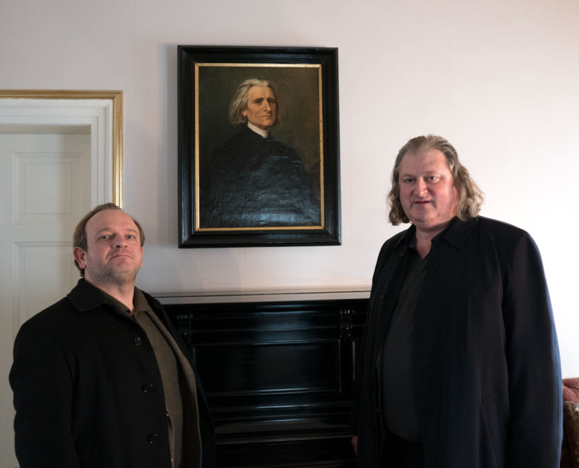 Musiker vom Franz Liszt-Duo besuchen das Wohnhaus ihres Namensgebers